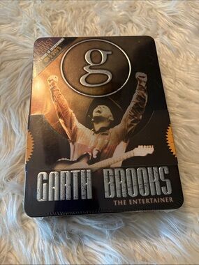 Garth Brooks The Entertainer Collector Tin - Black/Bronze plus 5 DVDs